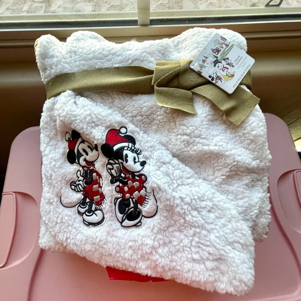 New Disney Store Throw Blanket Mickey Minnie Mouse Red White Snowflake NWT